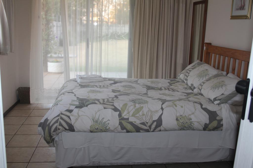 Dove'S Nest Guest House Kempton Park Exterior photo